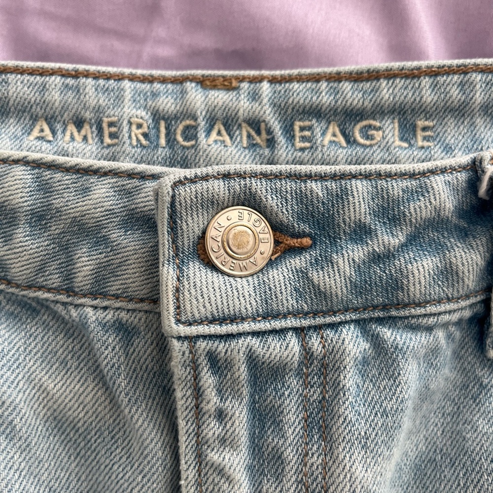 American Eagle Strigid Short Light Blue Jeans Size 12